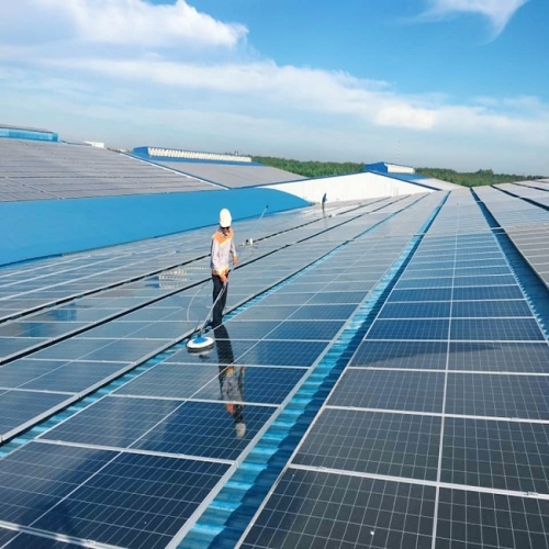 Vệ Sinh Tấm Pin Năng Lượng Mặt Trời Tại Dak Lak